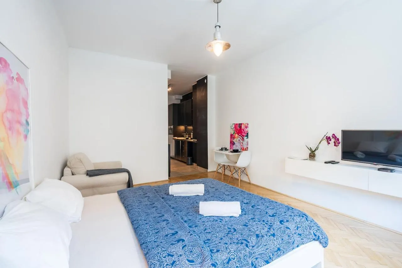 Apartment Bright Studio With Parliament View, Free Parking